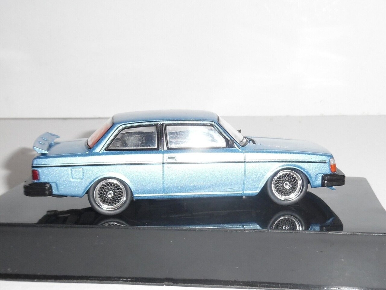 Volvo Volvo 240 Turbo Custom 1980 - 1:43 - IXO Model Volvo Volvo 240 Turbo Custom 1980 - 1:43 - IXO Model