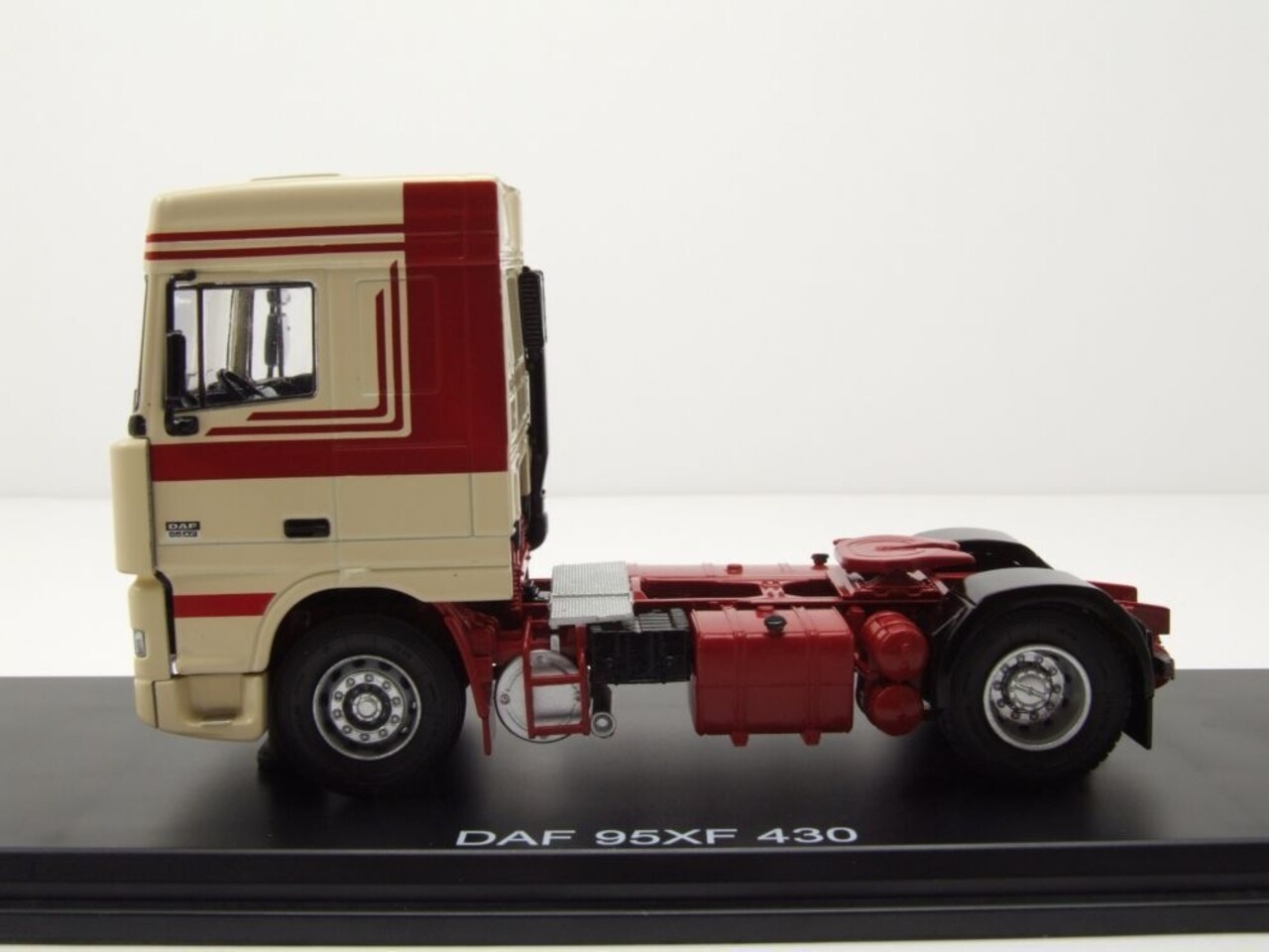 Daf DAF 95XF 430 Tractor 4x2 - 1:43 - Premium ClassiXXs Daf DAF 95XF 430 Tractor 4x2 - 1:43 - Premium ClassiXXs