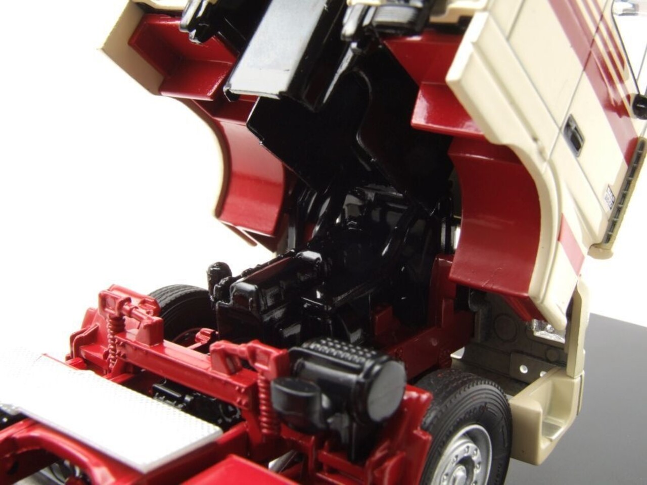 Daf DAF 95XF 430 Tractor 4x2 - 1:43 - Premium ClassiXXs Daf DAF 95XF 430 Tractor 4x2 - 1:43 - Premium ClassiXXs