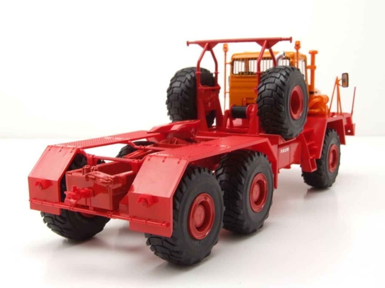 Faun Faun Koloss Tractor 6x6 - 1:43 - Premium ClassiXXs Faun Faun Koloss Tractor 6x6 - 1:43 - Premium ClassiXXs