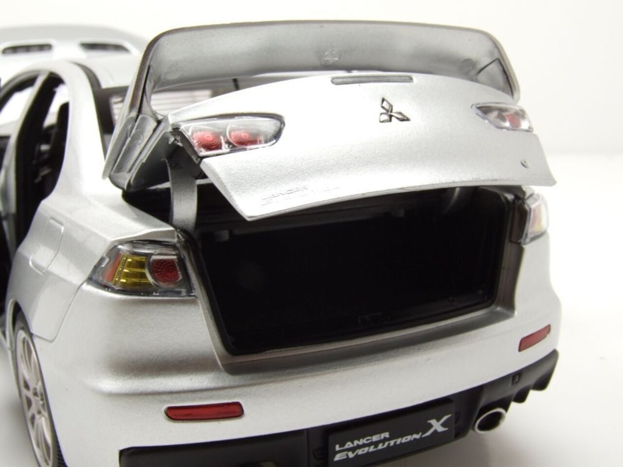 Mitsubishi Mitsubishi Lancer Evo X  2023 -1:18 - Sun Star Mitsubishi Mitsubishi Lancer Evo X  2023 -1:18 - Sun Star
