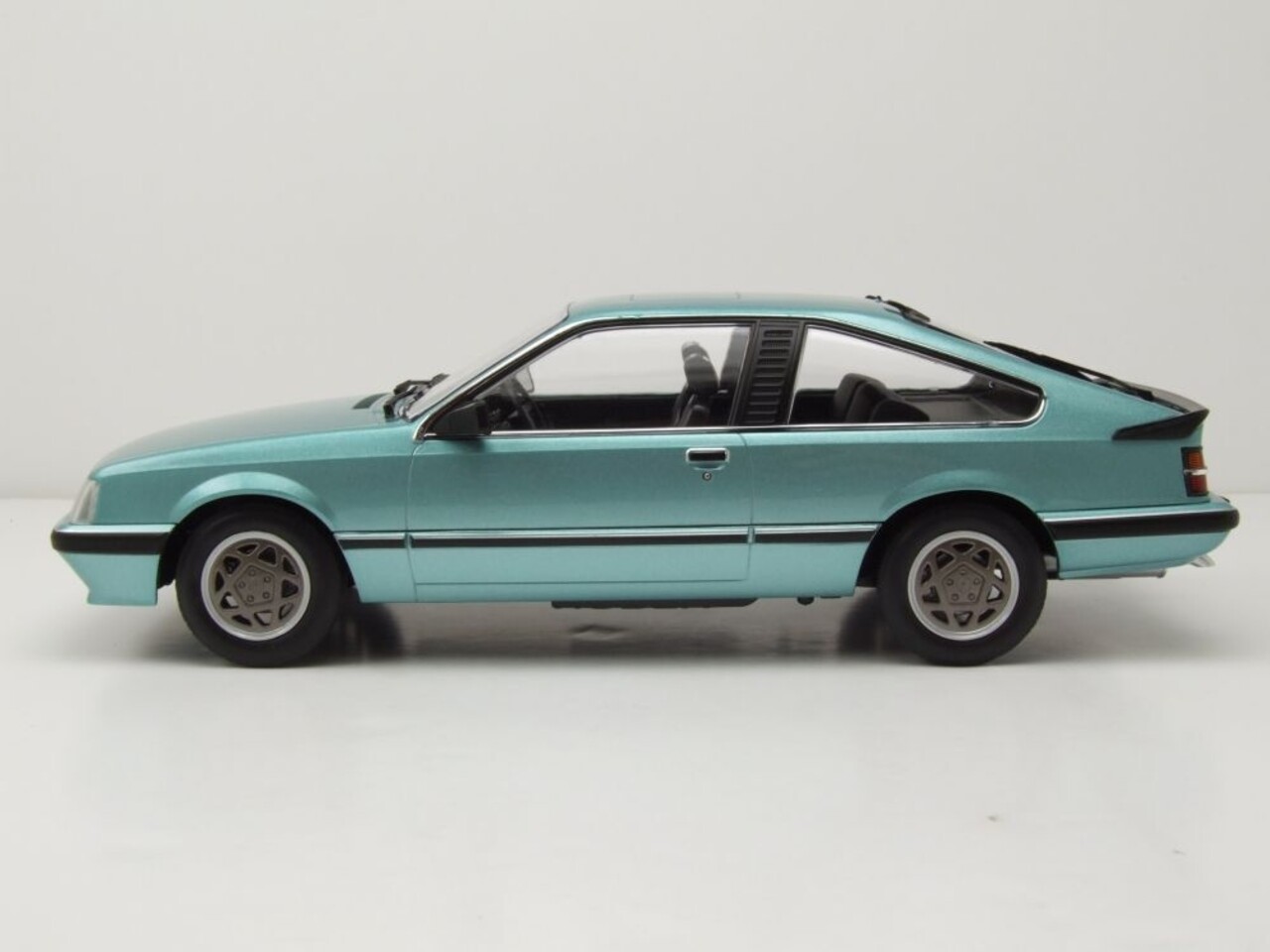 Opel Opel Monza 2.5 E 1983 - 1:18 - Norev