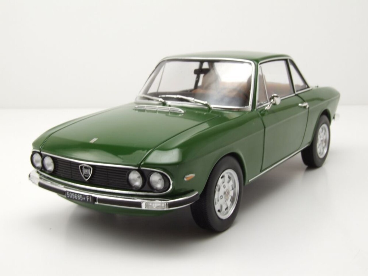 Lancia Lancia Fulvia 3 Series 1975 - 1:18 - Norev Lancia Lancia Fulvia 3 Series 1975 - 1:18 - Norev