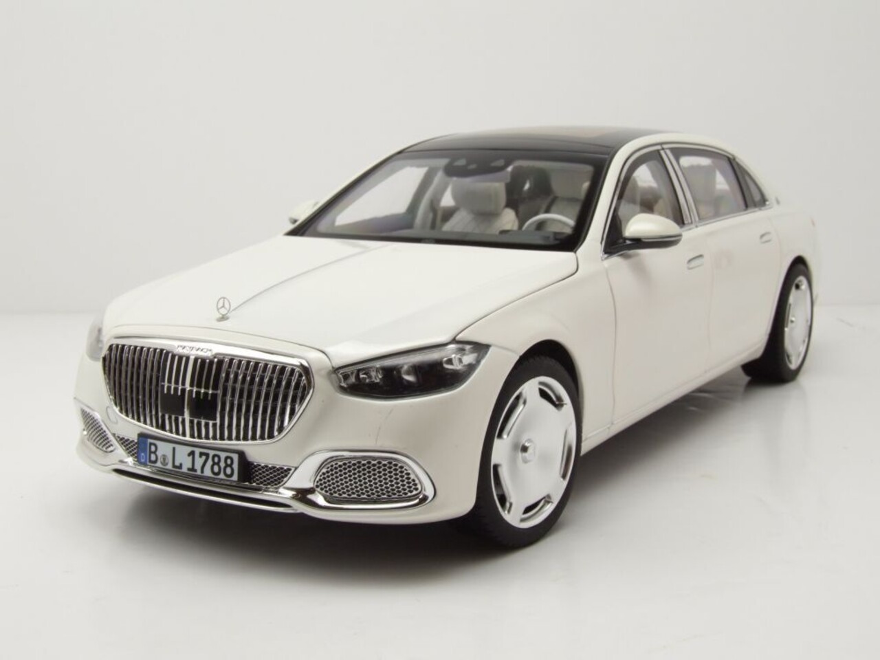 Mercedes-Benz Mercedes Maybach S 680 4Matic 2021 - 1:18 - Norev