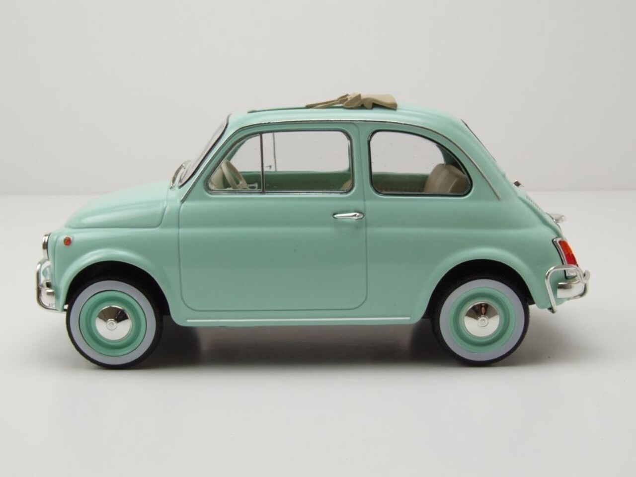 Fiat Fiat 500L 1968 (Birth Packaging) - 1:18 - Norev