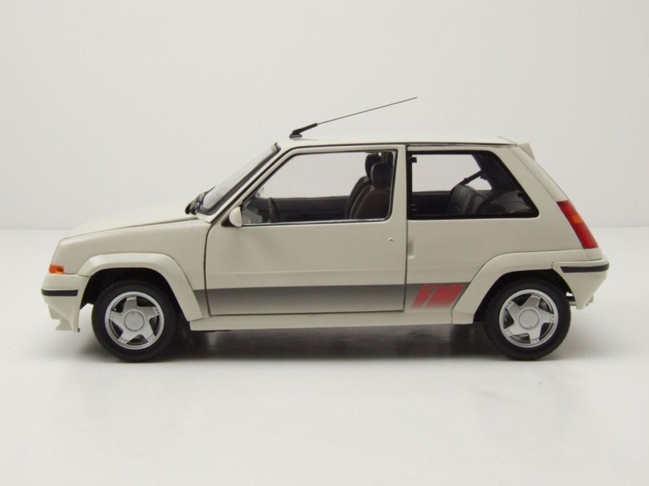 Renault Renault 5 GT Turbo Phase 2 1989 - 1:18 - Norev Renault Renault 5 GT Turbo Phase 2 1989 - 1:18 - Norev