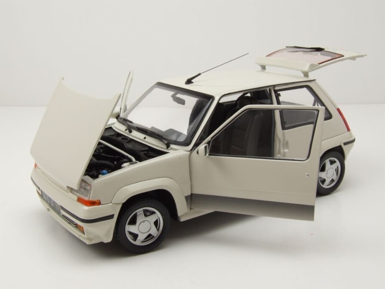 Renault Renault 5 GT Turbo Phase 2 1989 - 1:18 - Norev Renault Renault 5 GT Turbo Phase 2 1989 - 1:18 - Norev