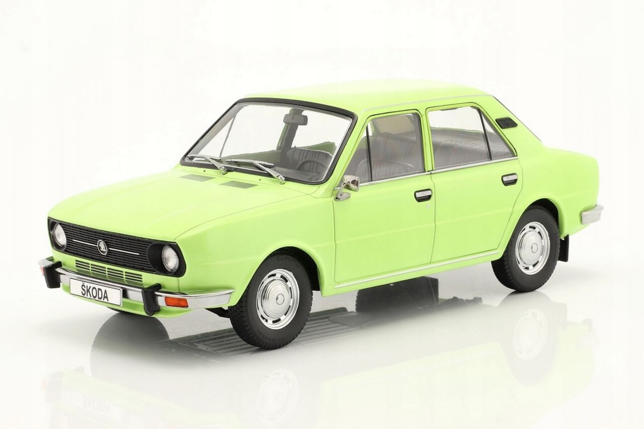 Skoda Škoda 105L - 1:18 - Triple 9 Collection Skoda Škoda 105L - 1:18 - Triple 9 Collection