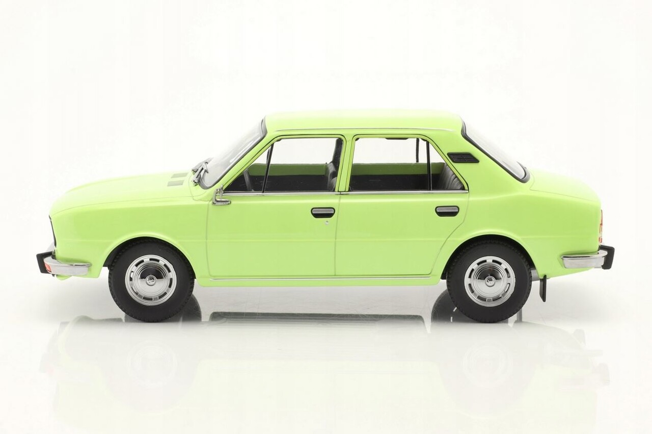 Skoda Škoda 105L - 1:18 - Triple 9 Collection Skoda Škoda 105L - 1:18 - Triple 9 Collection
