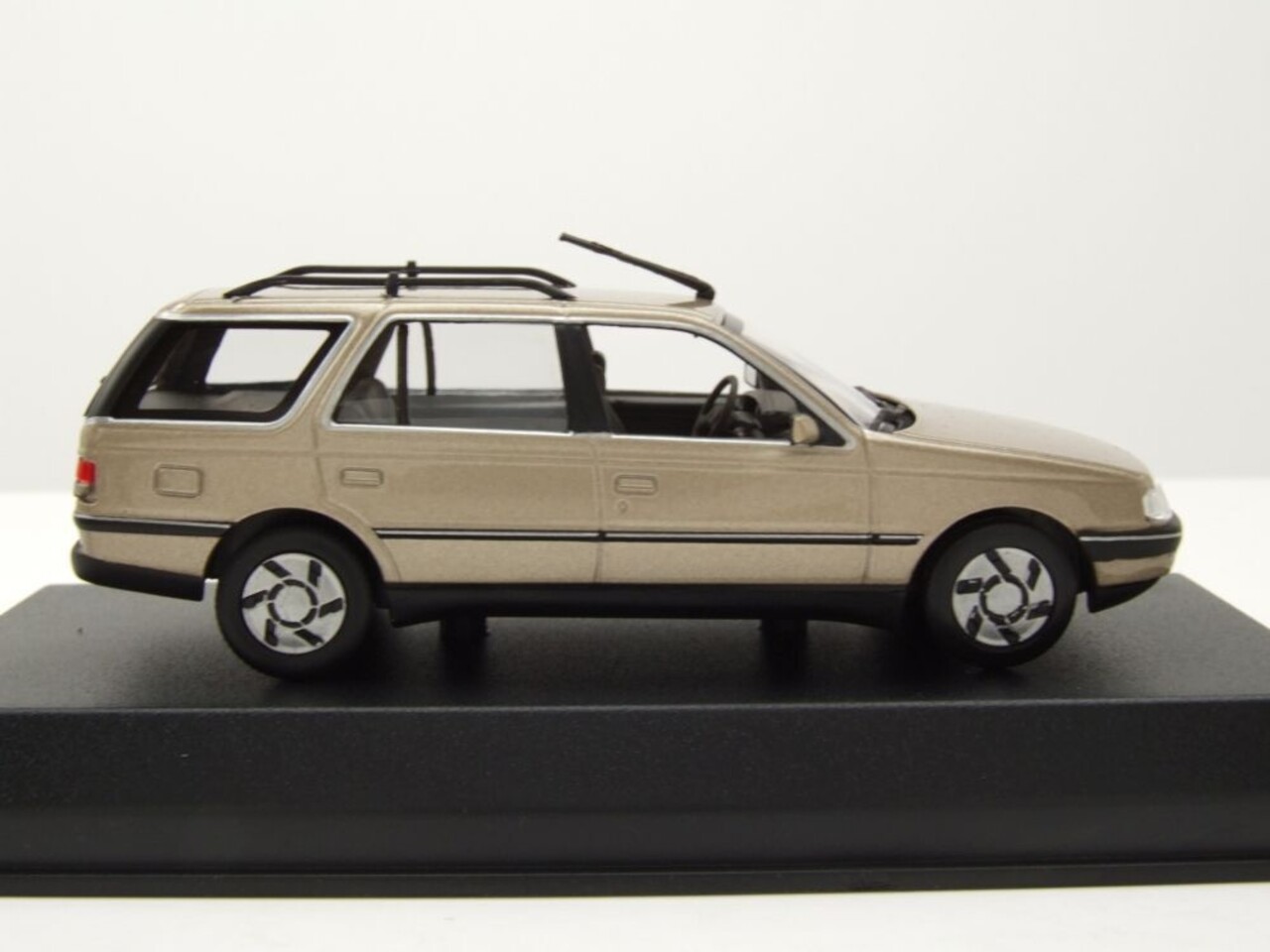 Peugeot Peugeot 405 Break 1991 - 1:43 - Norev