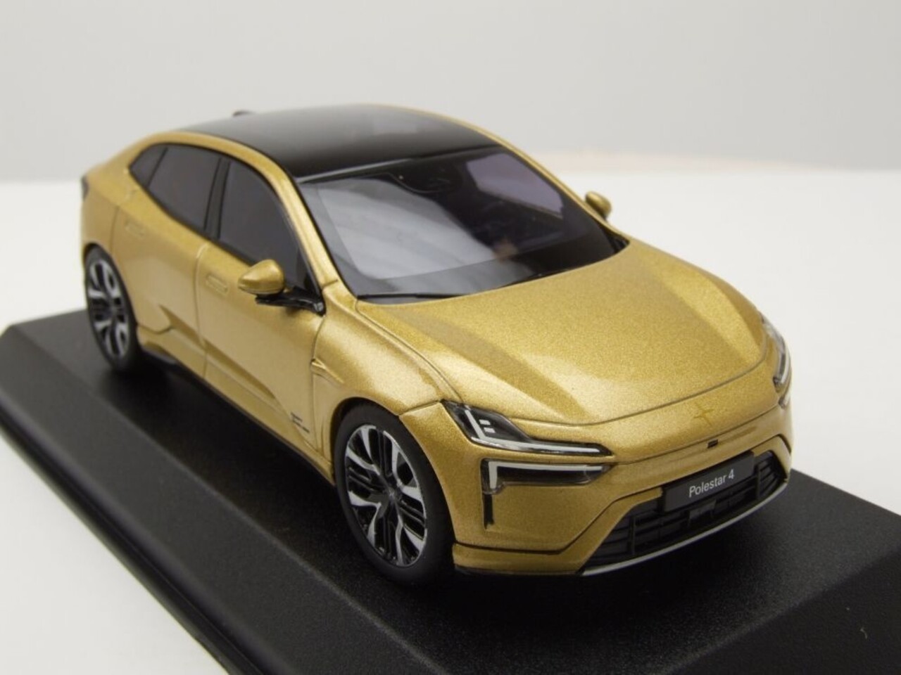 Polestar Polestar 4  2024  - 1:43 - Norev Polestar Polestar 4  2024  - 1:43 - Norev