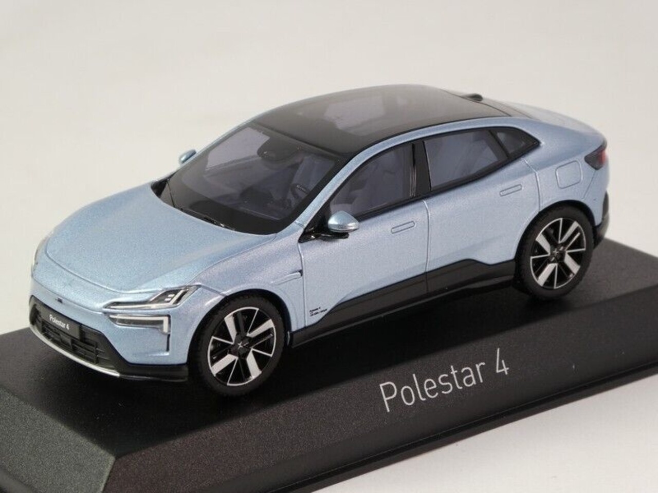 Polestar Polestar 4  2024 Electron  - 1:43 - Norev Polestar Polestar 4  2024 Electron  - 1:43 - Norev