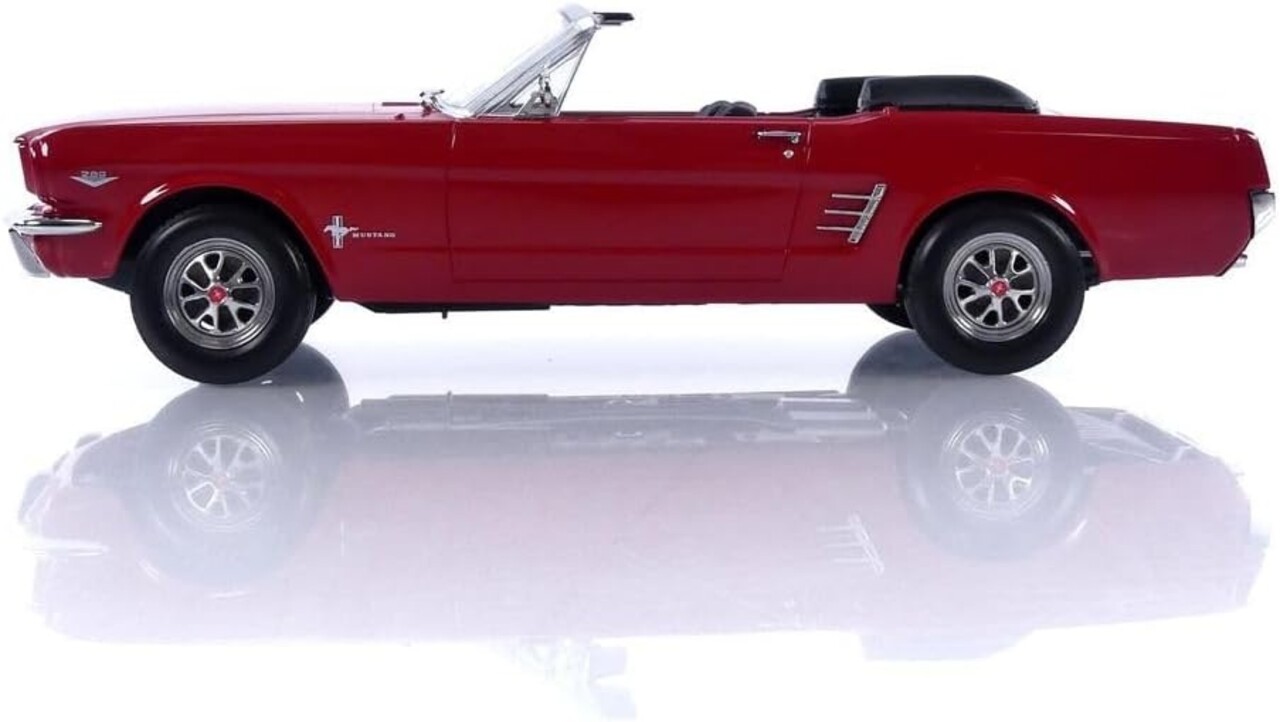 Ford Ford Mustang Convertible 1966 - 1:18 - Norev Ford Ford Mustang Convertible 1966 - 1:18 - Norev