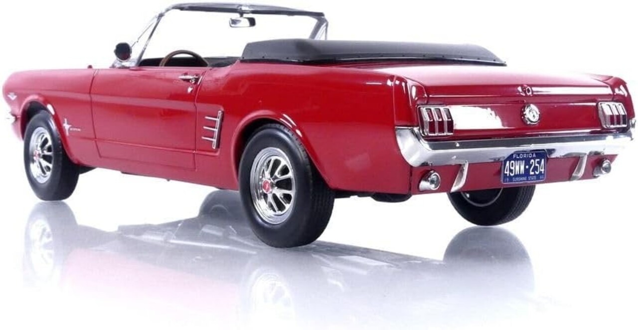 Ford Ford Mustang Convertible 1966 - 1:18 - Norev Ford Ford Mustang Convertible 1966 - 1:18 - Norev