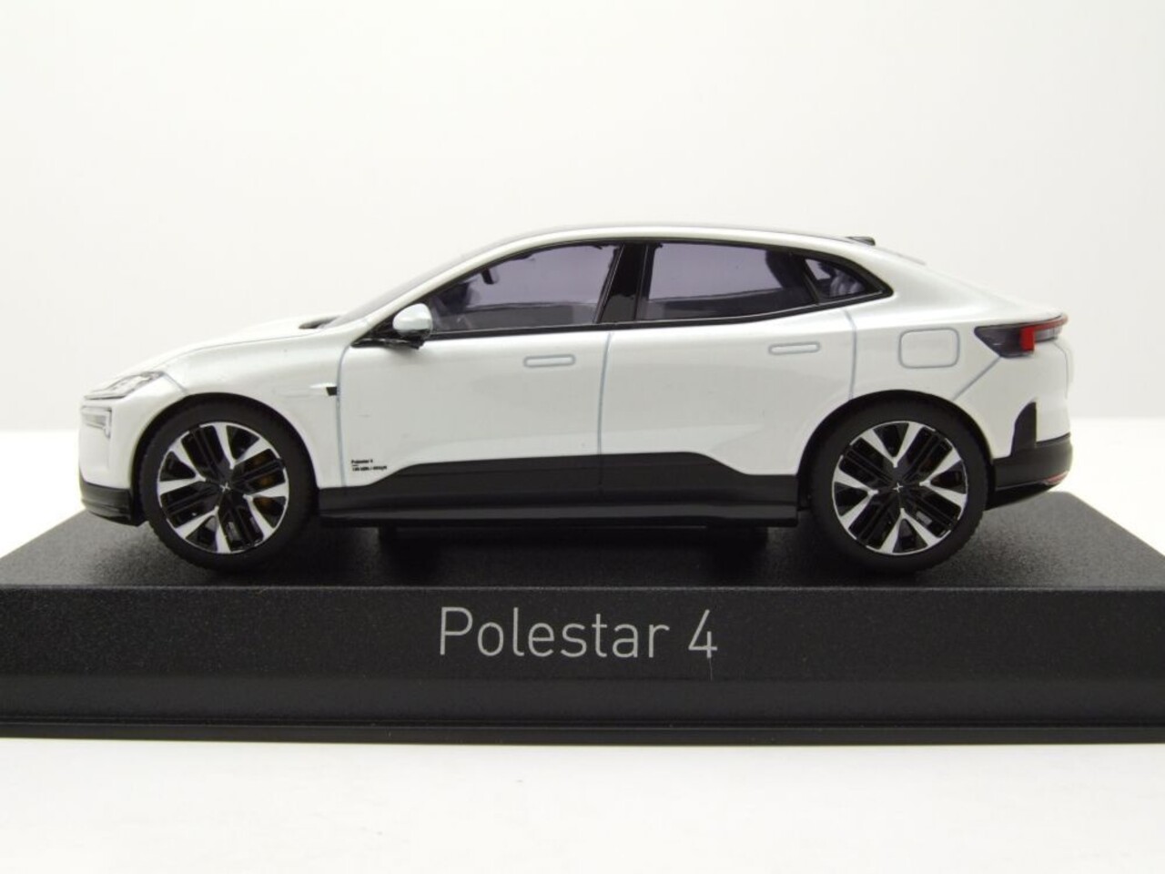 Polestar Polestar 4  2024  - 1:43 - Norev