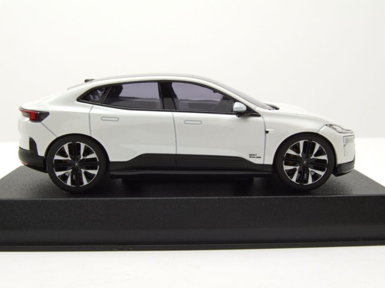 Polestar Polestar 4  2024  - 1:43 - Norev
