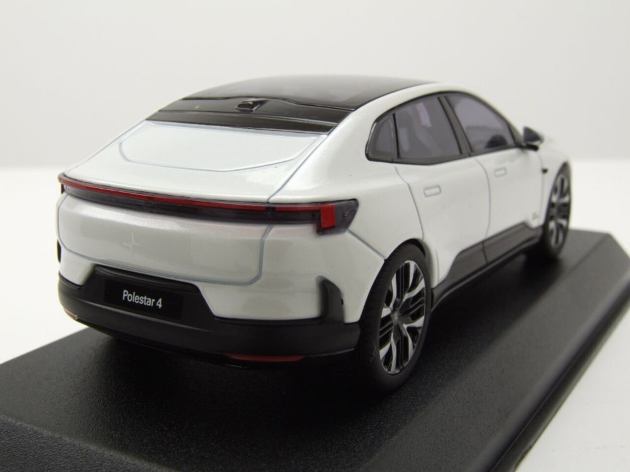 Polestar Polestar 4  2024  - 1:43 - Norev