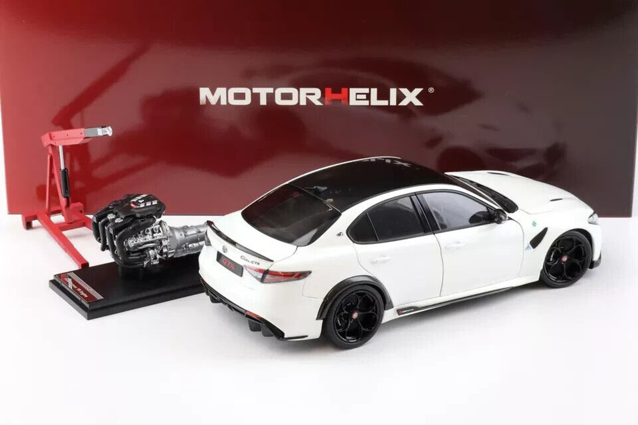 Alfa Romeo Alfa Romeo Giulia GTA + Engine + Accessories  2021 - 1:18 - MotorHelix