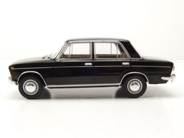 Lada Lada 1500 1977 - 1:24 - Whitebox Lada Lada 1500 1977 - 1:24 - Whitebox