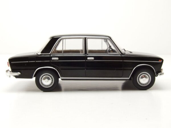 Lada Lada 1500 1977 - 1:24 - Whitebox Lada Lada 1500 1977 - 1:24 - Whitebox