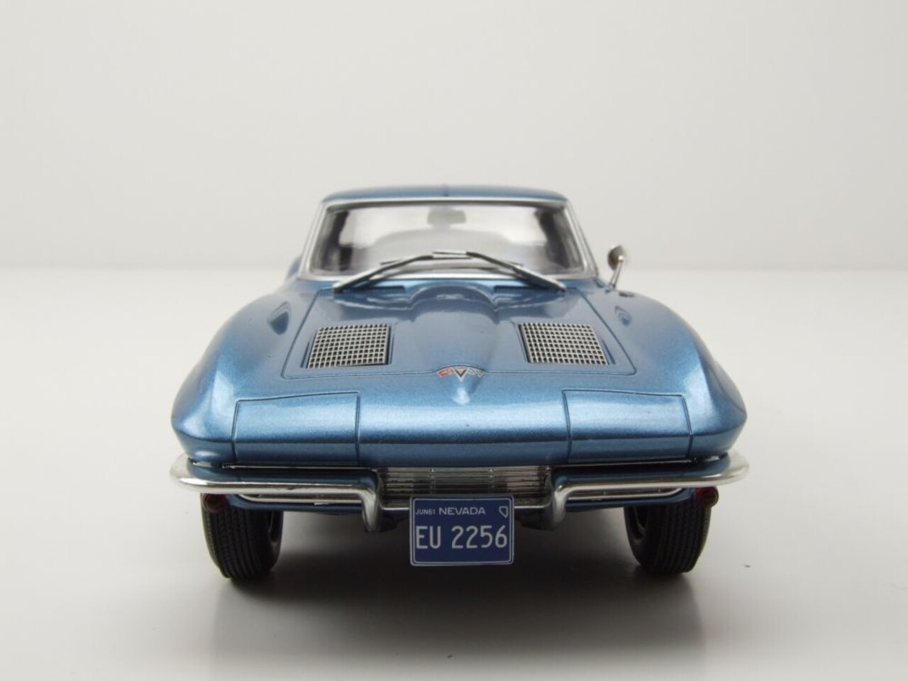 Chevrolet Chevrolet Corvette (C2) Stingray 1963 - 1:24 - Whitebox Chevrolet Chevrolet Corvette (C2) Stingray 1963 - 1:24 - Whitebox