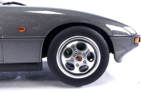 Porsche Porsche 924 S 1986 - 1:18 - KK Scale Porsche Porsche 924 S 1986 - 1:18 - KK Scale