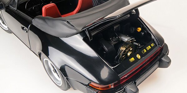 Porsche Porsche 911 Carrera 3.2 Cabriolet 1983 - 1:18 - Minichamps