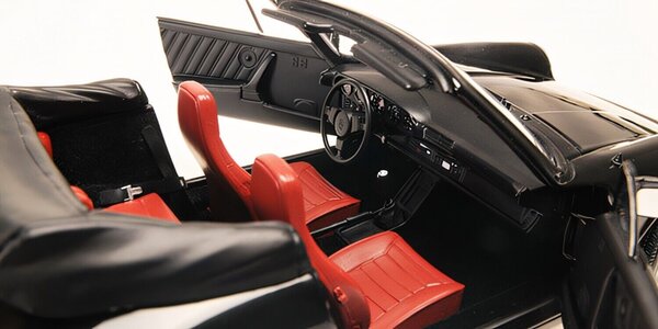 Porsche Porsche 911 Carrera 3.2 Cabriolet 1983 - 1:18 - Minichamps