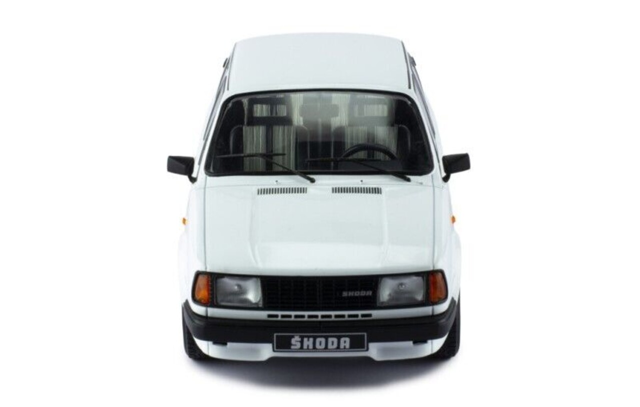 Skoda Škoda 130 L 1988 - 1:18 - IXO Models Skoda Škoda 130 L 1988 - 1:18 - IXO Models
