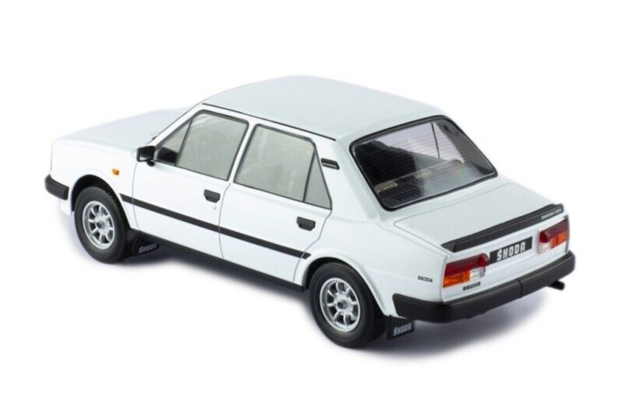 Skoda Škoda 130 L 1988 - 1:18 - IXO Models Skoda Škoda 130 L 1988 - 1:18 - IXO Models