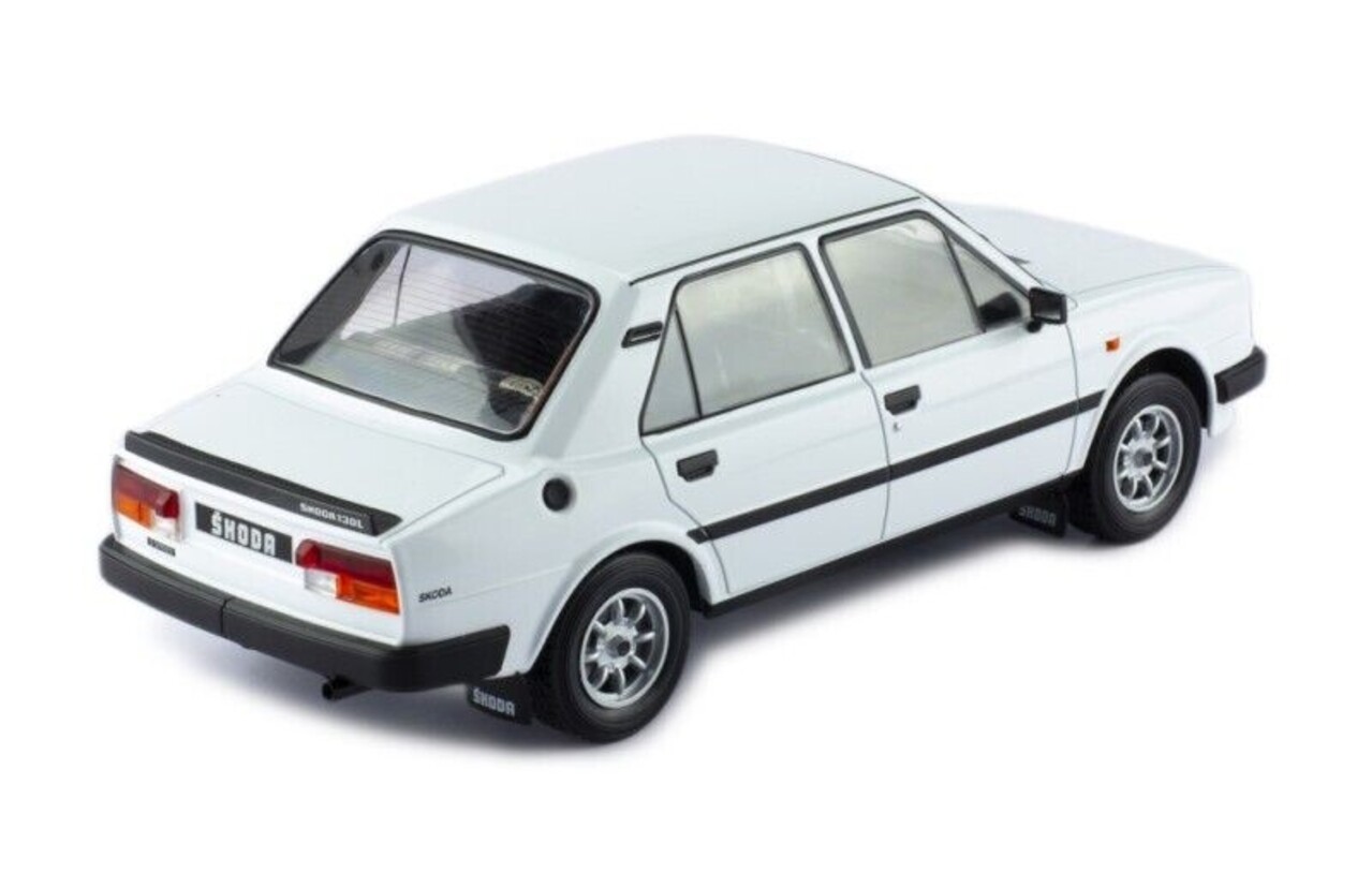 Skoda Škoda 130 L 1988 - 1:18 - IXO Models Skoda Škoda 130 L 1988 - 1:18 - IXO Models