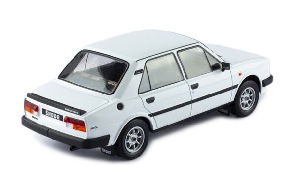 Skoda Škoda 130 L 1988 - 1:18 - IXO Models Skoda Škoda 130 L 1988 - 1:18 - IXO Models