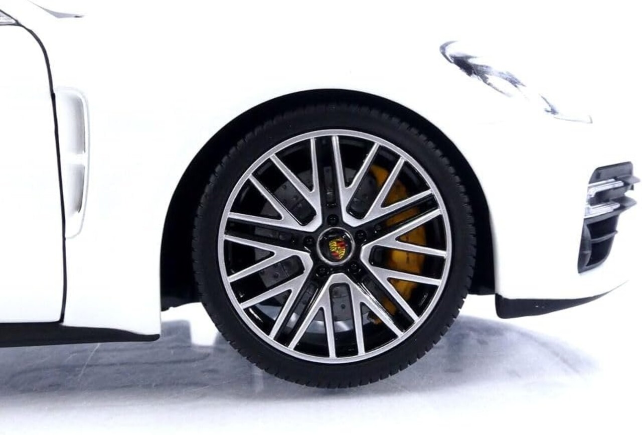Porsche Porsche Panamera Turbo S 2020 - 1:18 - Minichamps Porsche Porsche Panamera Turbo S 2020 - 1:18 - Minichamps