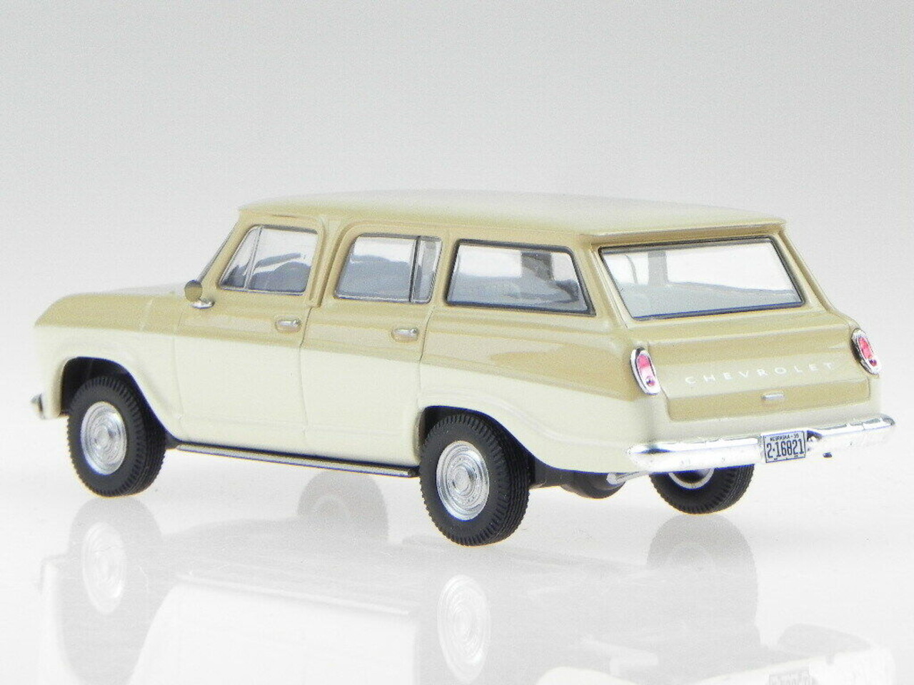 Chevrolet Chevrolet Veraneio 1965 - 1:43 - Whitebox
