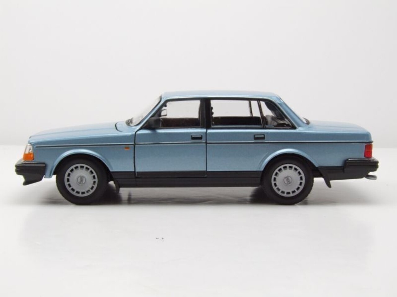 Volvo Volvo 240 GL - 1:24 - Welly