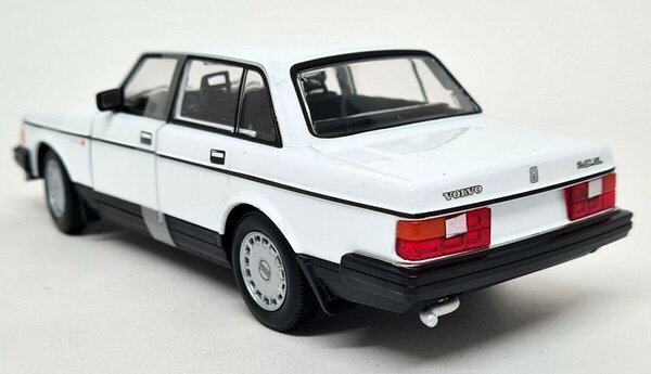 Volvo Volvo 240 GL 1986 - 1:24 - Welly Volvo Volvo 240 GL 1986 - 1:24 - Welly
