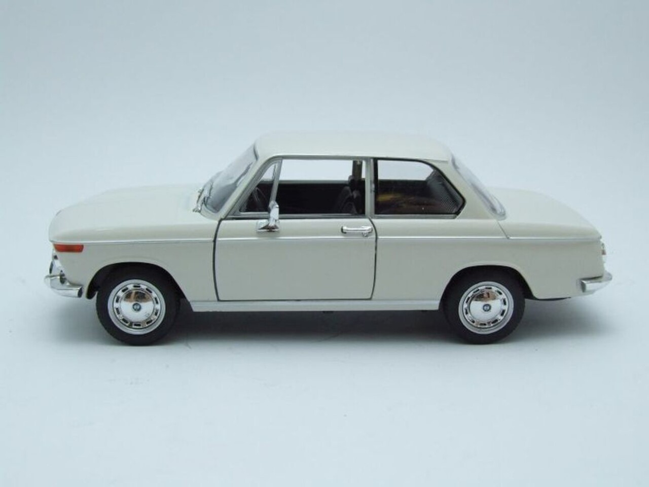 BMW BMW 2002Ti - 1:24 - Welly