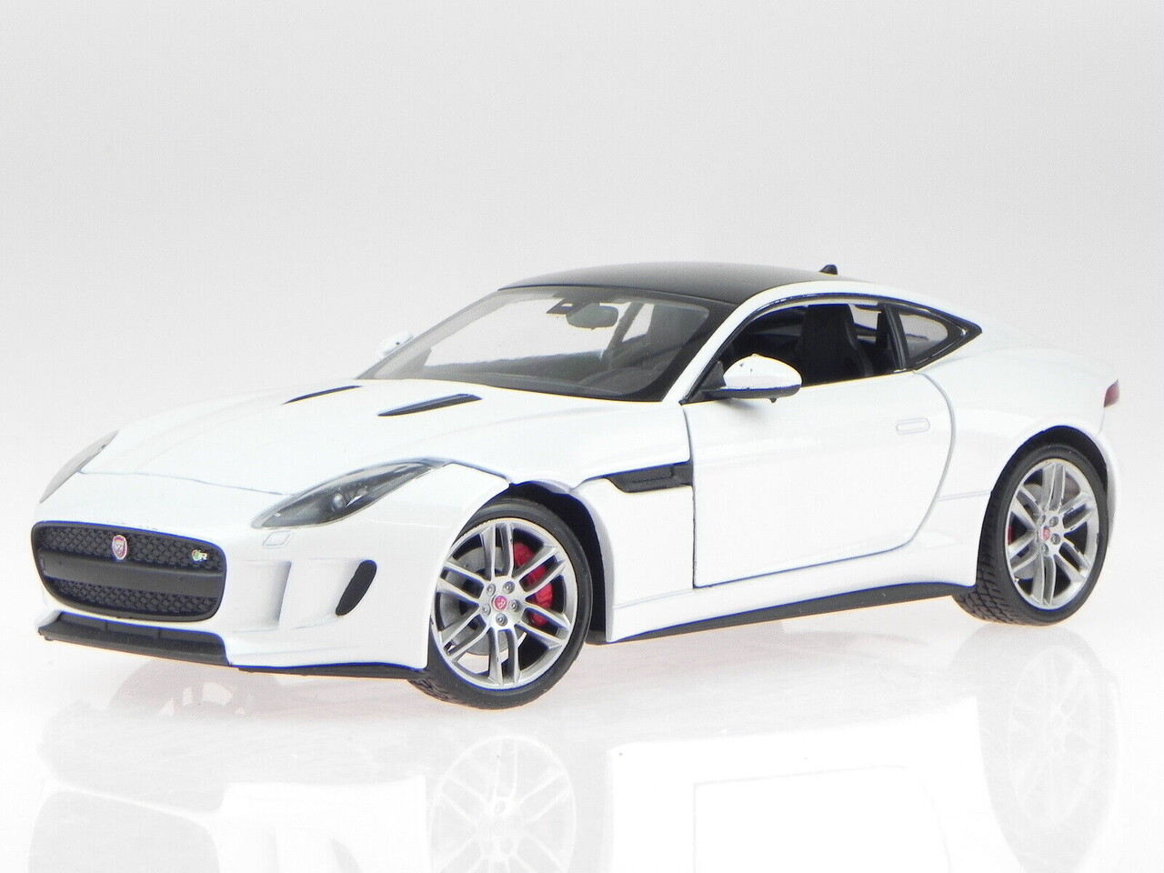 Jaguar Jaguar F-Type Coupe 2015 - 1:24 - Welly Jaguar Jaguar F-Type Coupe 2015 - 1:24 - Welly