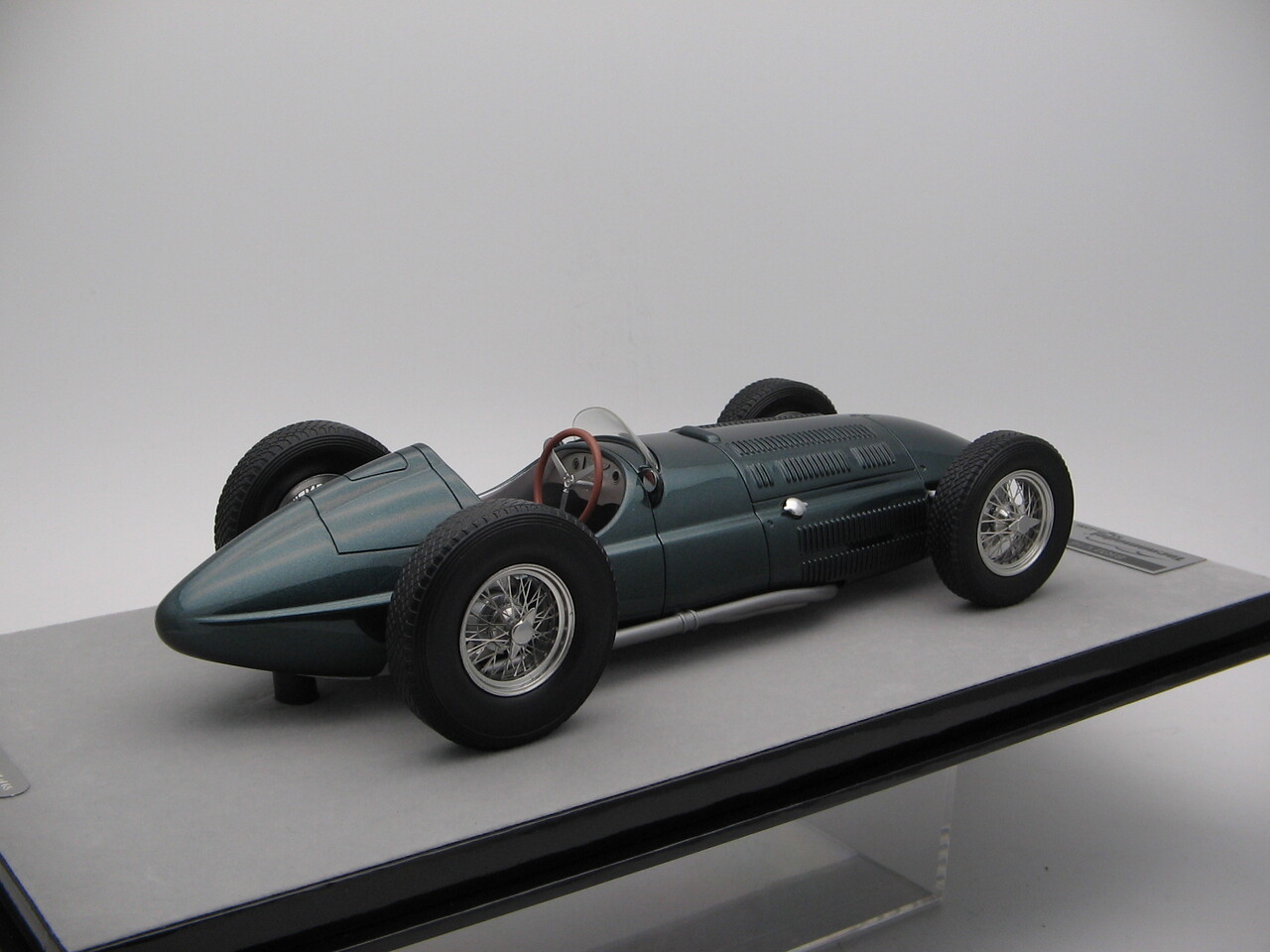 Formule 1 BRM V16 British GP Presentation 1950 - 1:18 - Tecnomodel Mythos Formule 1 BRM V16 British GP Presentation 1950 - 1:18 - Tecnomodel Mythos