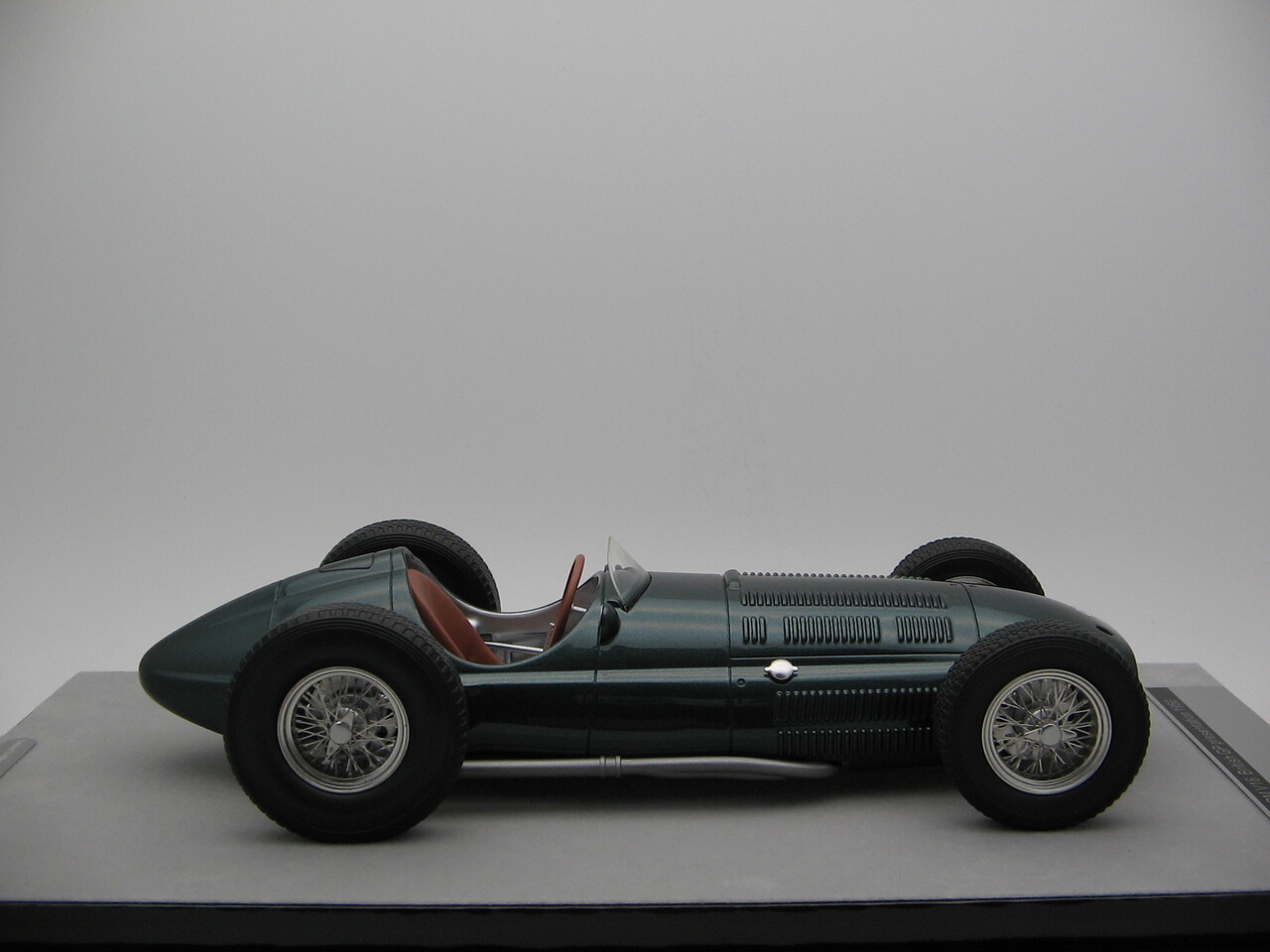 Formule 1 BRM V16 British GP Presentation 1950 - 1:18 - Tecnomodel Mythos Formule 1 BRM V16 British GP Presentation 1950 - 1:18 - Tecnomodel Mythos