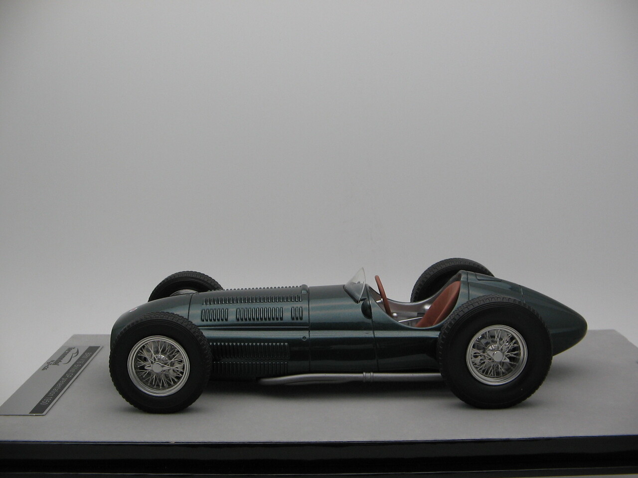 Formule 1 BRM V16 British GP Presentation 1950 - 1:18 - Tecnomodel Mythos Formule 1 BRM V16 British GP Presentation 1950 - 1:18 - Tecnomodel Mythos