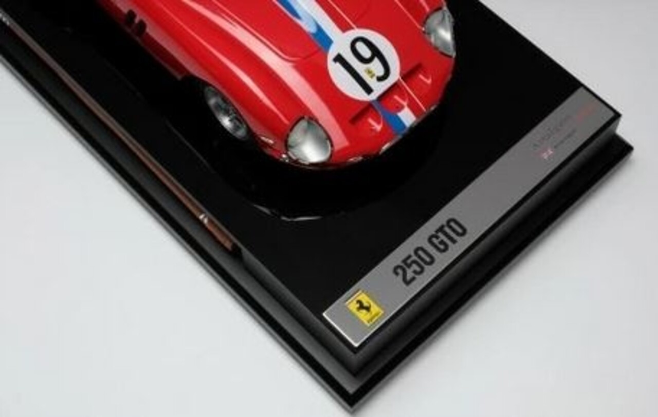 Ferrari Ferrari 250 GTO #19 24H Le Mans 1962 Winner GT Class - 1:18 - Amalgam