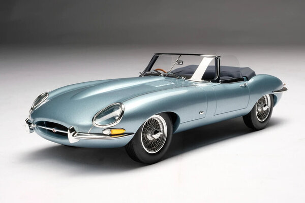 Jaguar Jaguar E-Type Roadster 1961 - 1:18 - Amalgam Jaguar Jaguar E-Type Roadster 1961 - 1:18 - Amalgam