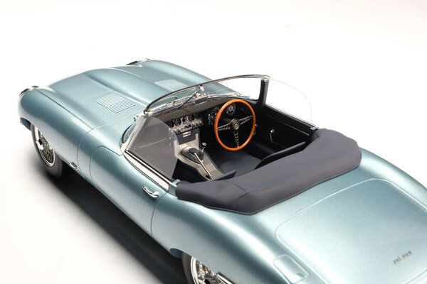 Jaguar Jaguar E-Type Roadster 1961 - 1:18 - Amalgam Jaguar Jaguar E-Type Roadster 1961 - 1:18 - Amalgam