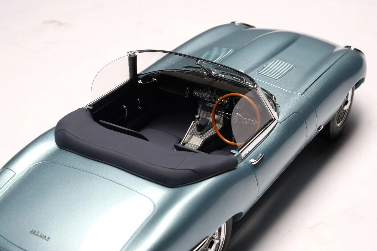 Jaguar Jaguar E-Type Roadster 1961 - 1:18 - Amalgam Jaguar Jaguar E-Type Roadster 1961 - 1:18 - Amalgam