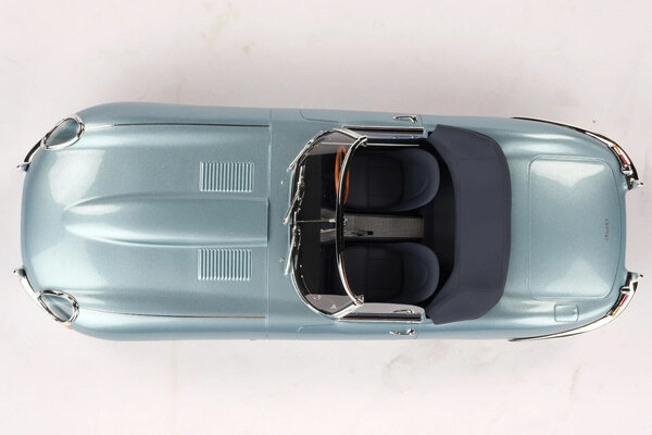 Jaguar Jaguar E-Type Roadster 1961 - 1:18 - Amalgam Jaguar Jaguar E-Type Roadster 1961 - 1:18 - Amalgam