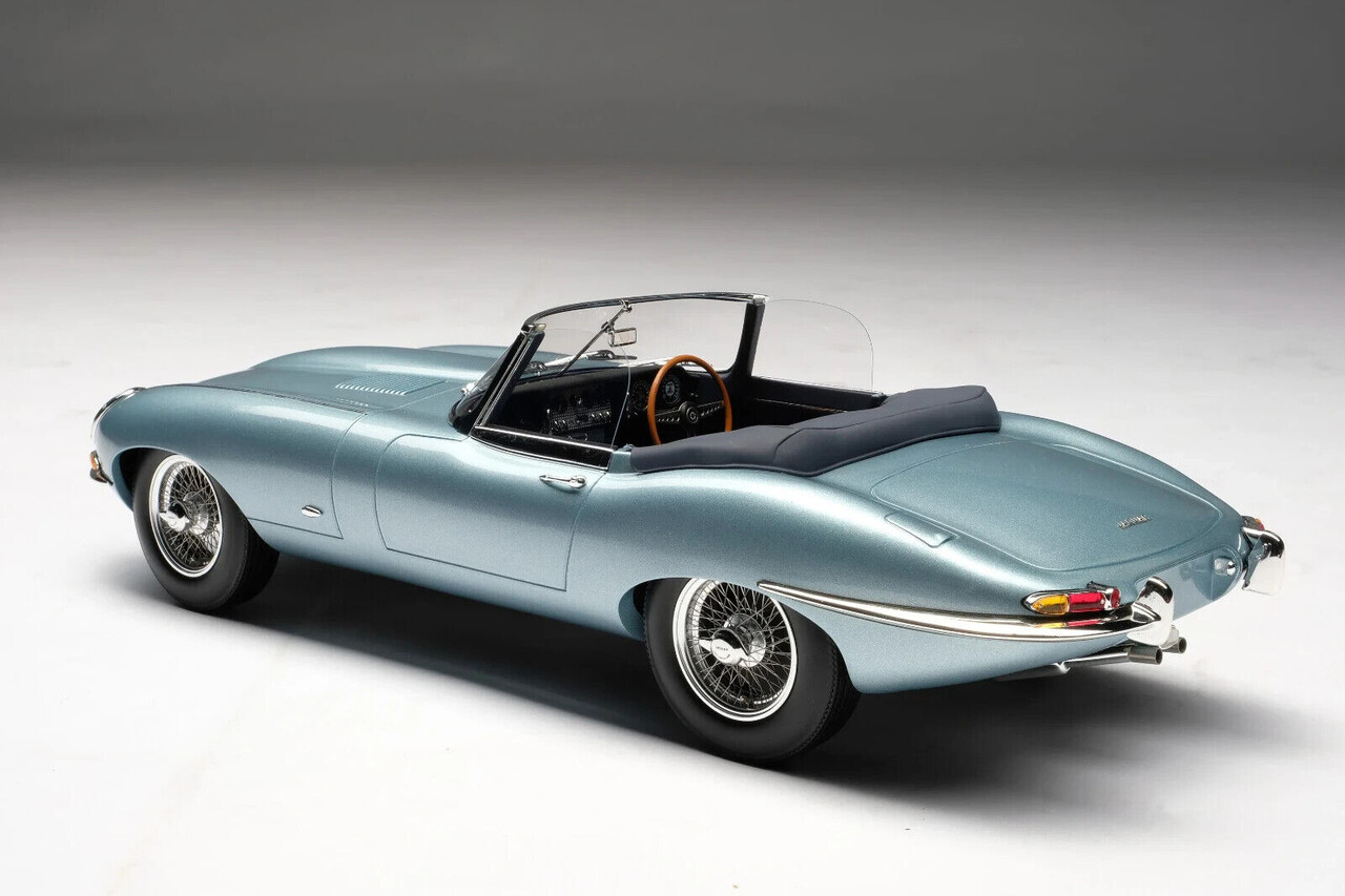 Jaguar Jaguar E-Type Roadster 1961 - 1:18 - Amalgam Jaguar Jaguar E-Type Roadster 1961 - 1:18 - Amalgam