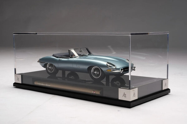 Jaguar Jaguar E-Type Roadster 1961 - 1:18 - Amalgam Jaguar Jaguar E-Type Roadster 1961 - 1:18 - Amalgam