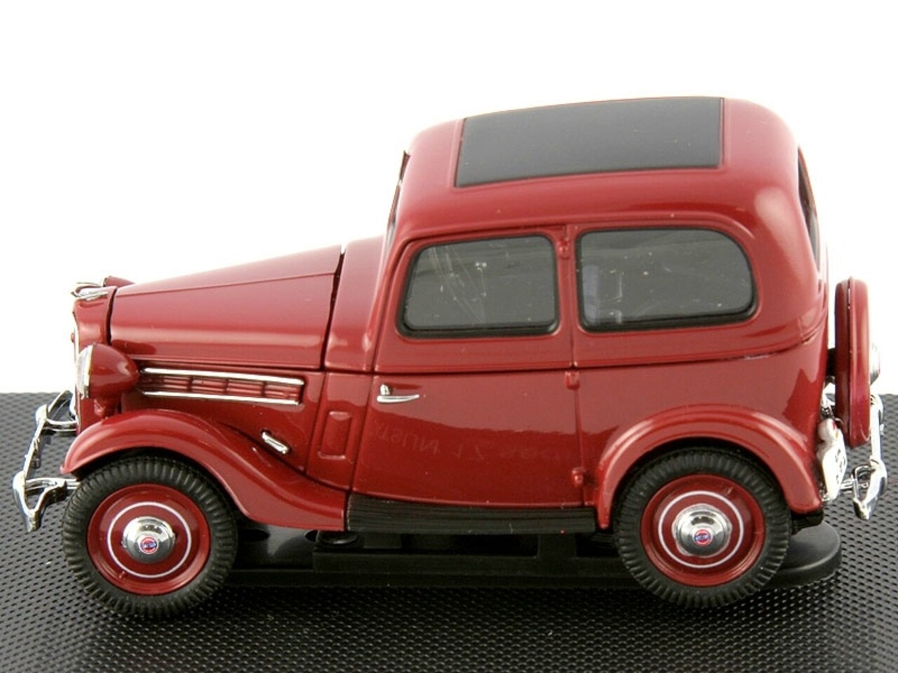 Datsun Datsun 17 Sedan 1938 - 1:43 - Ebbro Datsun Datsun 17 Sedan 1938 - 1:43 - Ebbro