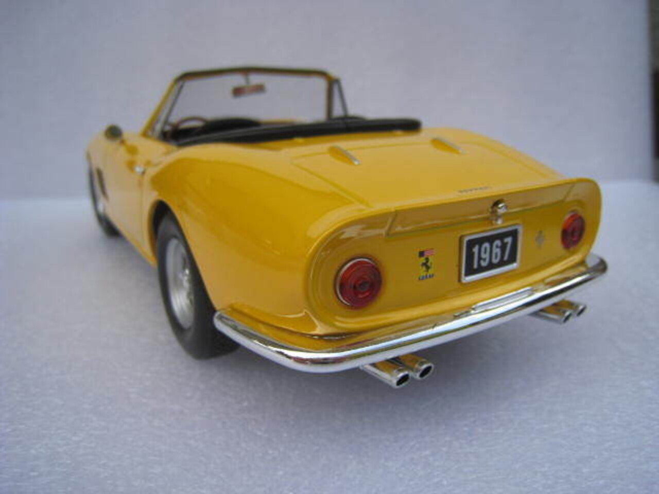 Ferrari Ferrari 275 GTB 4 NART Spider 1967 + Spoke Rims - 1:18 - KK Scale Ferrari Ferrari 275 GTB 4 NART Spider 1967 + Spoke Rims - 1:18 - KK Scale